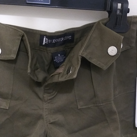 J.LO by Jennifer Lopez mini cargo shorts - Picture 1 of 3